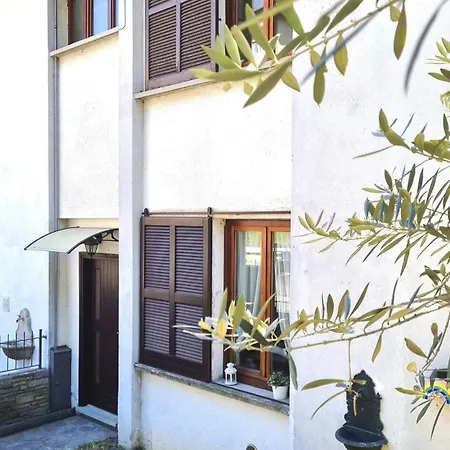 A Casa Di Nina & Turi Con Giardino E Veranda Dongo