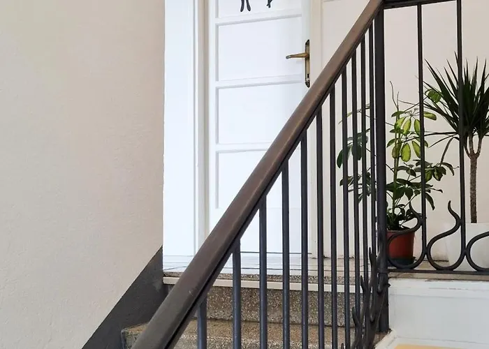 A Casa Di Nina & Turi Con Giardino E Veranda Feriehus Dongo