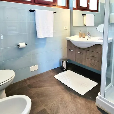 A Casa Di Nina & Turi Con Giardino E Veranda * Dongo